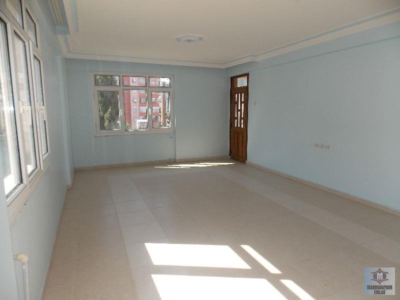 شقة 3غرف و صالة طابق رابع في اضنه للايجار السعر 1 100 ليرة